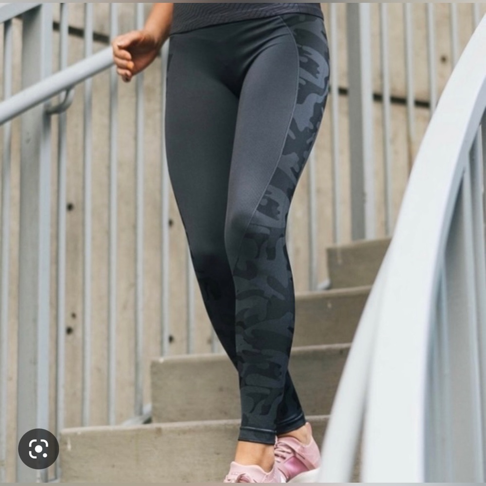 Zyia leggings 🌙🌙 Small